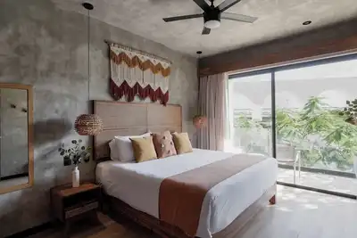 Image de Stay in a thoughtfully designed 2-bedroom retreat with a king bed, double beds, and a sofa bed—ideal for families and friends. Enjoy a full-length balcony, Smart TVs, and a fully stocked kitchen for a relaxed and comfortable visit.