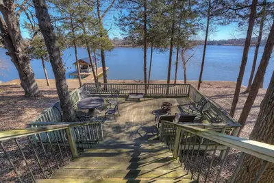 Image de Escape to the shores of Lake Winnsboro!