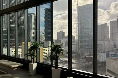 Image de Luxury Downtown Heated pool & jacuzzi