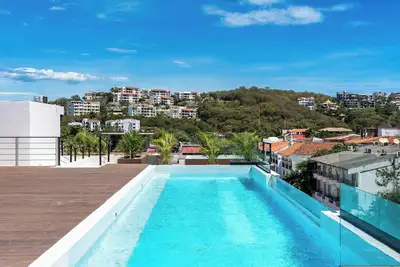 Image de Cozy 1-bedroom condo with 4 rooftop pools, Bbq area only a minute to the beach!