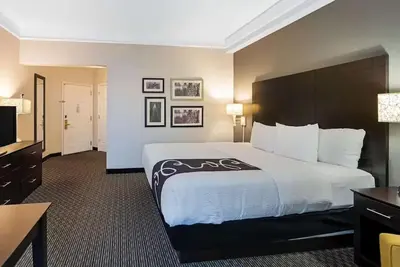 Image de Relaxing Pool View 1br Suite | Romantic Getaway | Free Continental Breakfast