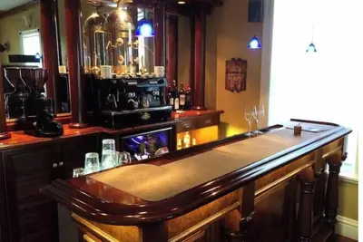 Image de Amazing Downtown Napa Location Hosted Happy Hour!
