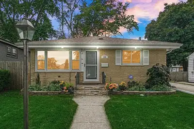 Image de Spacious 3-bedroom apartment with Ac, WiFi in charming Bartlett, free washer/dryer