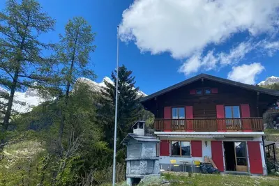 Image de Chalet de Charme de 4 chbs à Ovronnaz – Vue Panoramique Alpes & Confort Premium