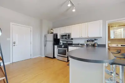 Image de Chic Green l Near Downtown & Il Medical District