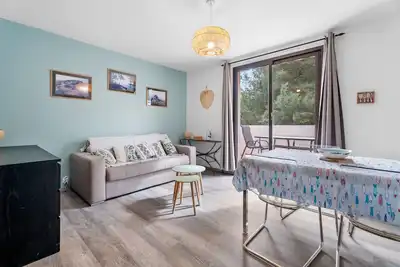Image de Appartement 'Domaine Coudoulière' avec vue sur lac, terrasse privée et jardin partagé