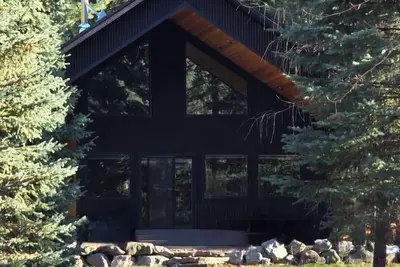 Image de Beautiful Coeur d'Alene River Waterfront Cabin