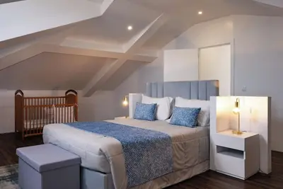 Image de Snuggly Corner by Trip2Portugal