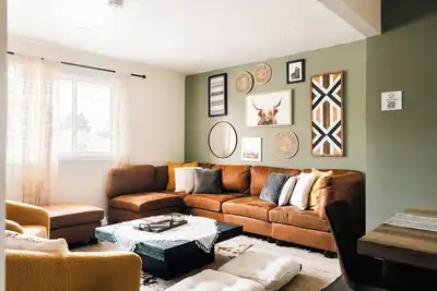 Image de Cozy 4-bedroom National Park themed house with gym + hot tub in Arvada