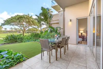 Image de Maui Resort Rentals: Honua Kai Hokulani 138 – Upgraded Large Ground Floor 1br, Spacious Lawn Area + Easy Pools/Beach Access!