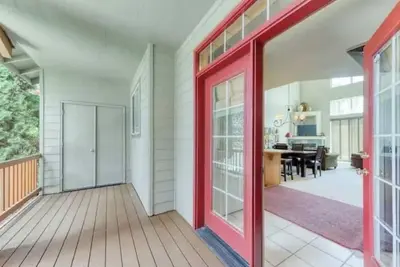 Image de Gorgeous, Comfy, Spacious Private Deck & New 60 Jet HotTub in Eagle Crest Resort