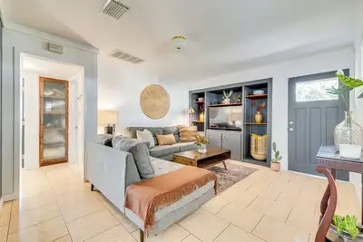 Image de 1 Mi to Historic Downtown Sanford: Charming Home!