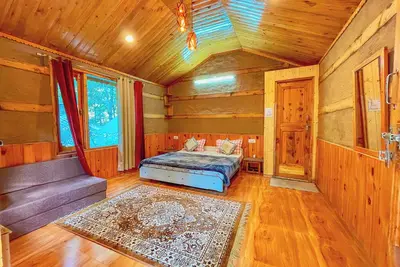 Image de Riverside wooden cottages with a great valley-scape