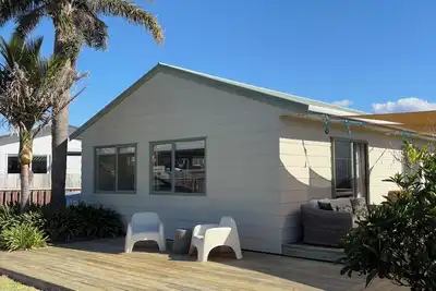 Image de Relaxed and cosy bach. 10 minutes walk to Whangamatā beach.