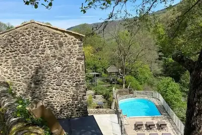 Image de Gîte la Châtaigne en Bord de Rivière avec Cascade - Domaine au Ch'ti Ardéchois