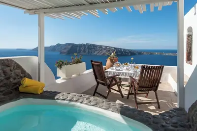 Image de Sunset Honeymoon Suite with Private Whirlpool & Caldera View