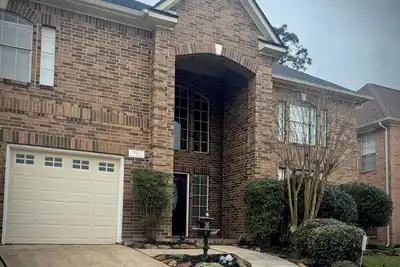 Spacious 4-bedroom house with WiFi and Ac in delightful Humble