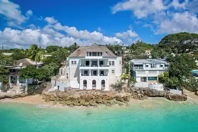 Image de Ocean Heights - Luxury Oceanfront Villa with Private Beach Access