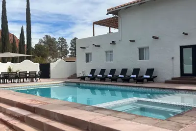 Image de Spacious estate in delightful Ivins with Unique Spanish decor.