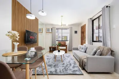 Image de 3br & 3ba Townhome in Central Cebu City with WiFi, Netflix, Parking and Washer