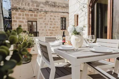 Image de 🌴 Charming townhouse hideaway! Enjoy comfort, style & a sunny terrace with Bbq in beautiful Mellieħa. ☀️🏡