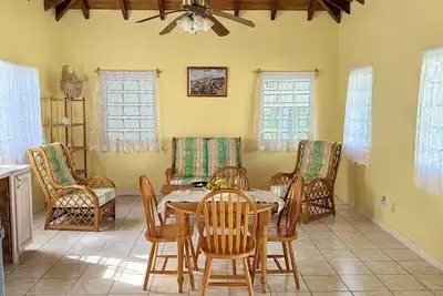 Image de Charming 2-bedroom Guest house- an 18 minute walk from the beach