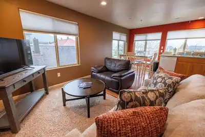 406 Etolin Way - 2 Bedroom, 1 Bathroom, Located Downtown