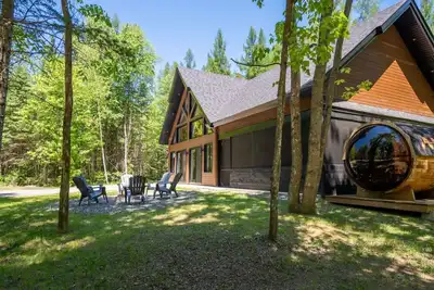 Image de Domaine des Pins |Beach |HotTub & Sauna| 4 Chalets