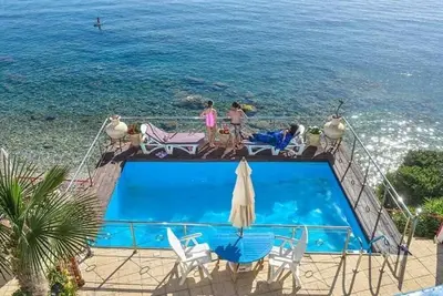 Image de Exclusive Seaside Retreat Two-Bedroom Apartment with Ocean View