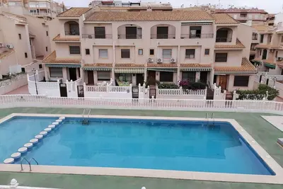 Charming 3-bedroom bungalow in welcoming Guardamar del Segura with Ac, WiFi