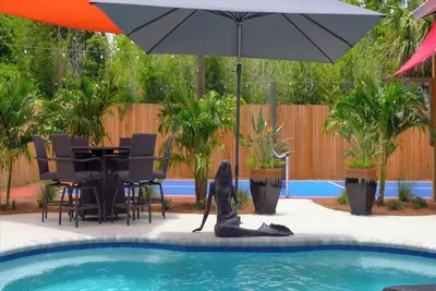 Image de Salty Susan A | Rv Parking, Heated Pool, Outdoor Kitchen + Pickleball Court