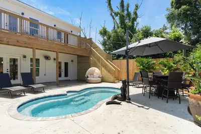 Image de Salty Susan C | Outdoor Kitchen, Heated Pool + Pickleball Court