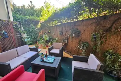 Image de A 1 minute de la plage! Bel appartement T4 avec petit jardin