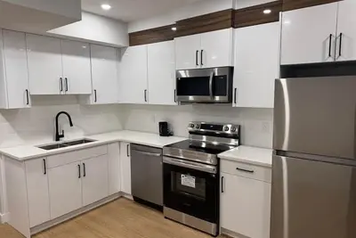 Image de Cozy 2 bedroom n’ 1 full bath suite in Iconic family neighborhood