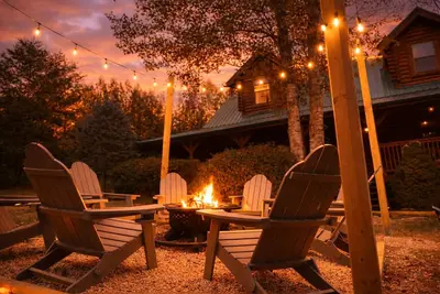Image de Amazing 4br Cabin -Ht, Fire Pit & Game Room-10 Mins from Pf