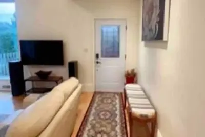 Image de Historic Chambly, 5 minute walk to lake, restaurants, groceries. Quiet street