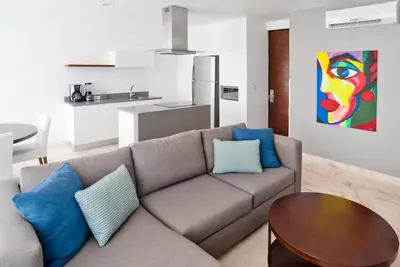 Image de Casa Nena - Luxury condo steps away from 5th ave.