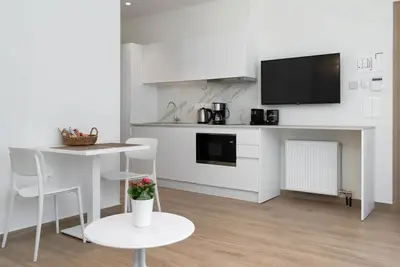 Image de Athens Hill - Superior Garden Apartment