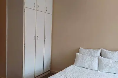 Image de large family bedroom apartment cozy and comfortable