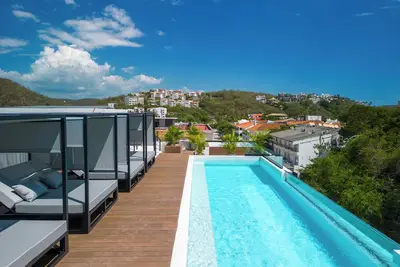 Image de Centrally Located Studio with 4 Rooftop Pools & Bbq Areas - Minutes to the Beach