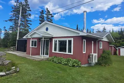 Image de Bright, Spacious Beachwalk Cottage: Ocean view, 5 minutes to sandy beaches