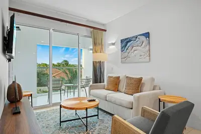 Image de 2br Condo with Patio *Resort Style Pool*