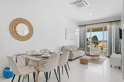 Image de Cozy 2br Condo with Private Balcony