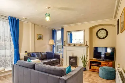 Image de Lovely & Welcoming Home | Walk to Beach | Parking
