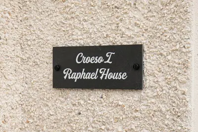 Image de 4 bed Welsh holiday cottage, sleeps 8, sea views and Jacuzzi