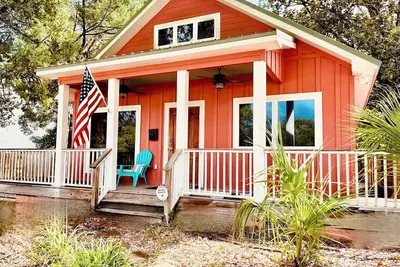 Image de Charming, newly renovated 1-Br/2-Ba home close to the Bay, boat launch & beaches