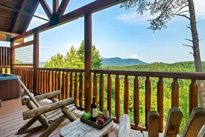 Image de Smoky Mountain Lovers Paradise / Hot Tub / Mountain Views / Heart-Shaped Jacuzzi