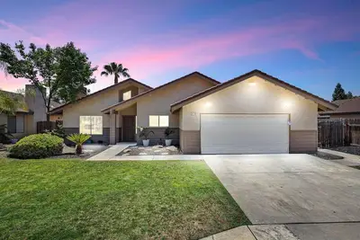 Image de Refreshing Clovis Retreat w/ Pool - Prof Cleaned