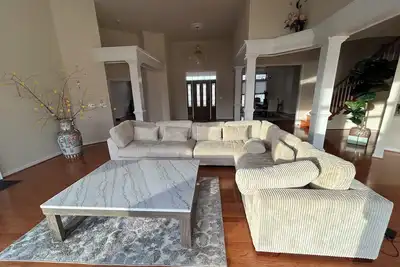 Image de 8br, bed rms Anna lakefront, 3 levels, 6. 5k sf, pool completion 7/2025, 16 pers.