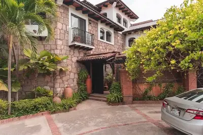 4-bedroom Mexican Hacienda in welcoming Puerto Vallarta with Ac, WiFi, Swimpool